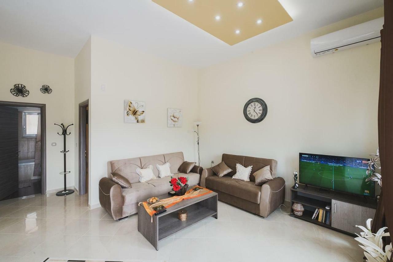 Spacious Home With Parking Ханя Екстериор снимка